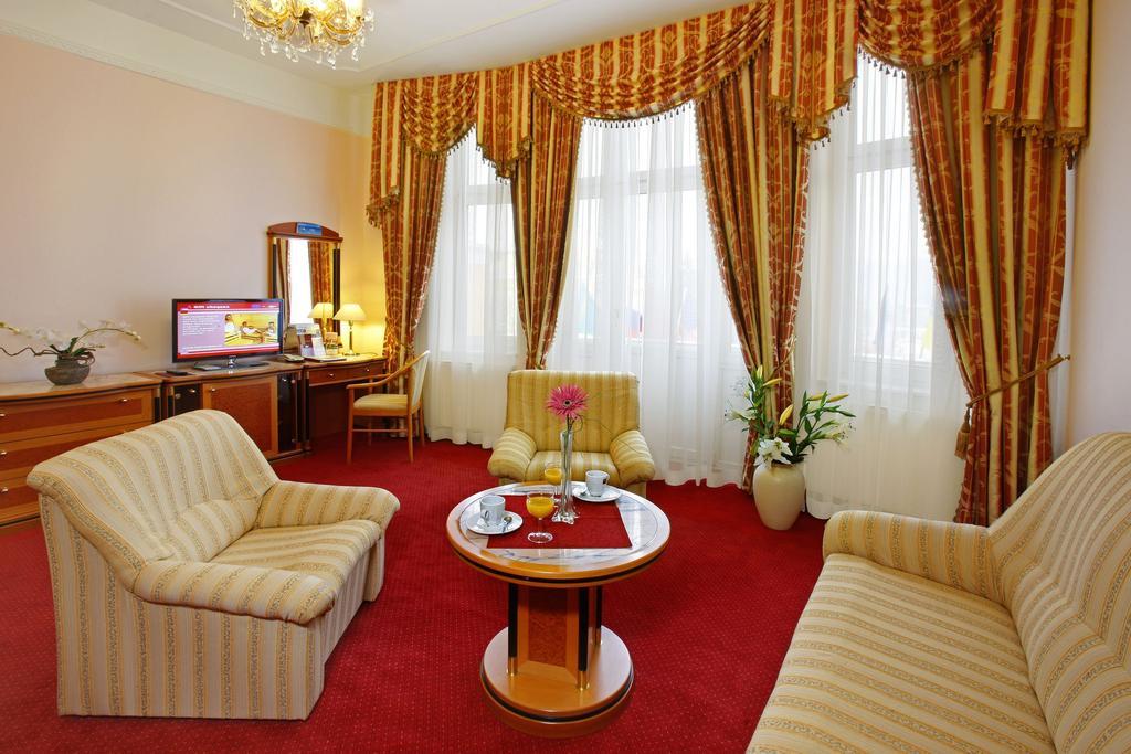 Ensana Hvezda - Imperial - Neapol Hotel มาเรียอานซเกลาซนี ภายนอก รูปภาพ